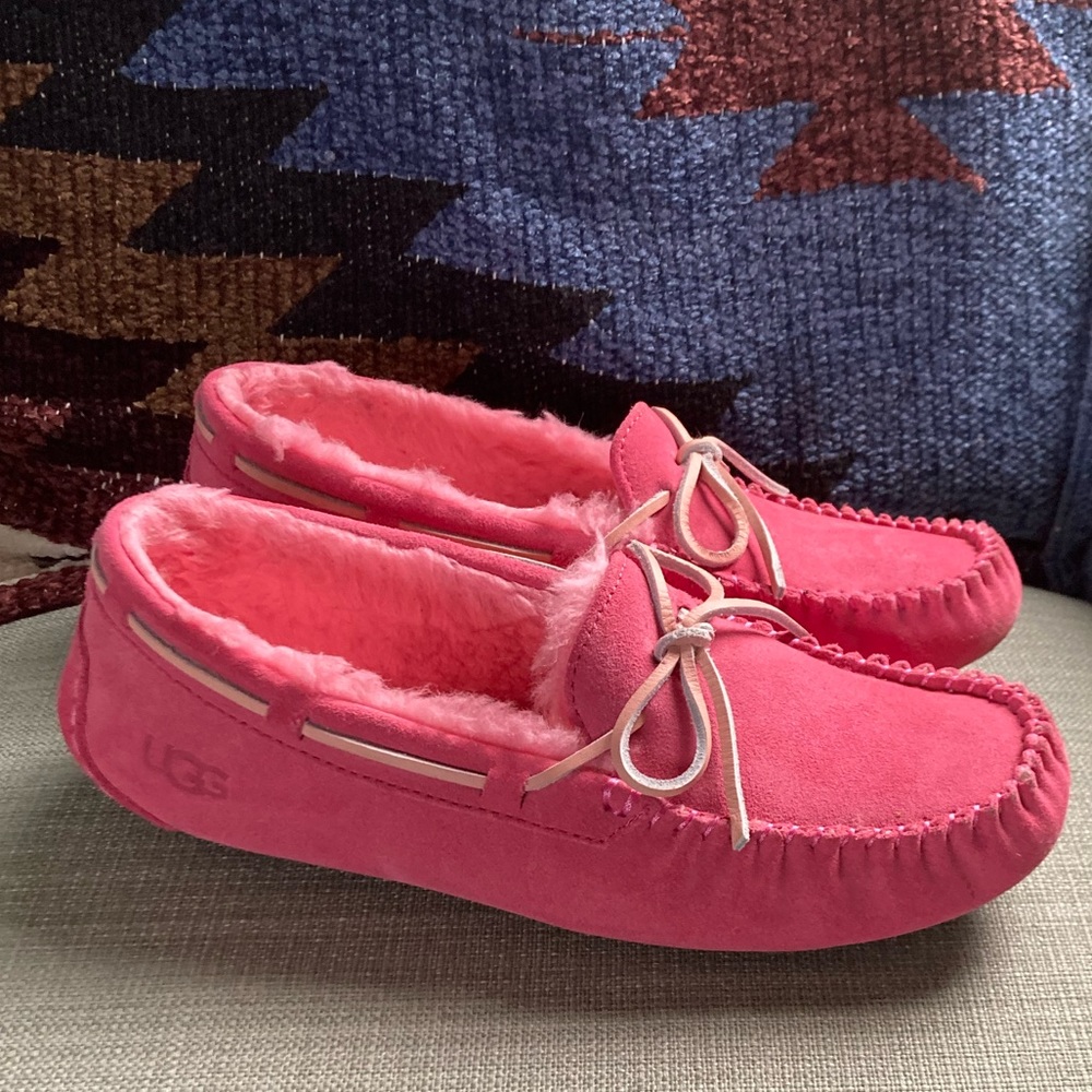 UGG Pink Dakota Slippers Moccasin’s like new!